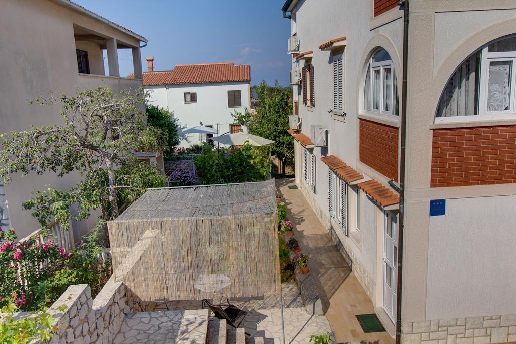Apartment Nikolina Мали-Лошинь Экстерьер фото